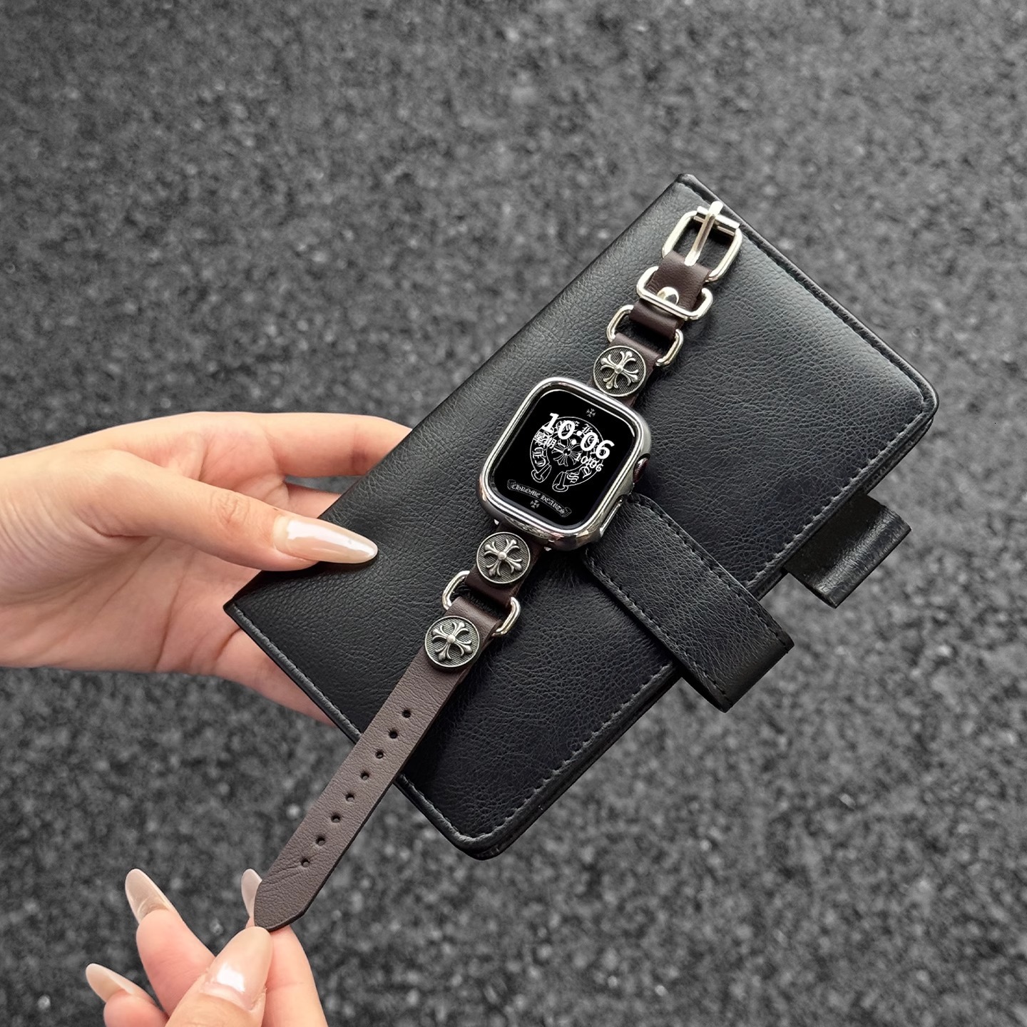 Suitable for 9 Retro Punk Style Leather Strap iWatch 7 8 Apple Watch S10 Band