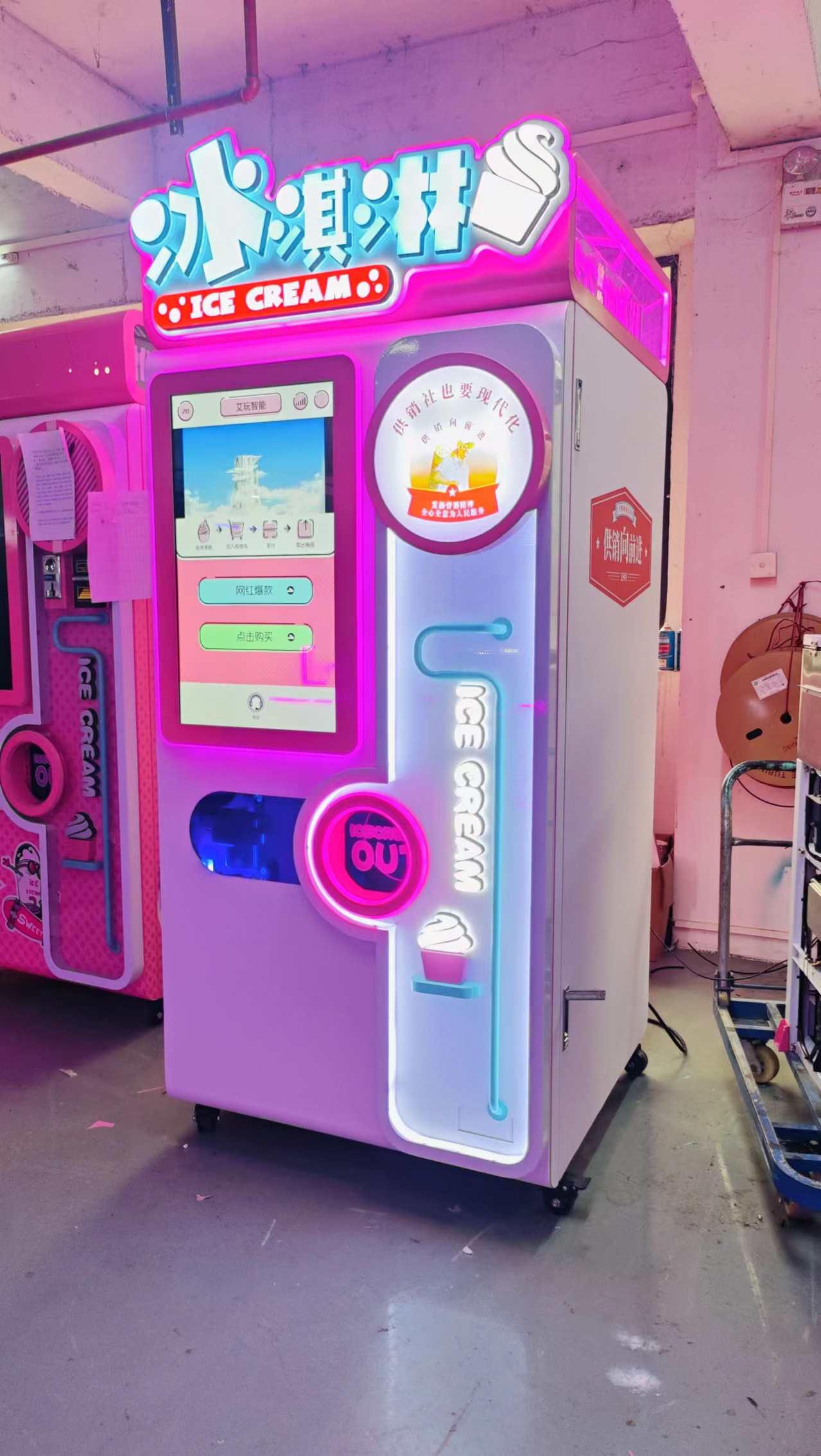 Fully Automatic Coin Operated Ice Cream Vending Machine Robot Frozen Soft Ice Cream Machine with Credit Card Payment System