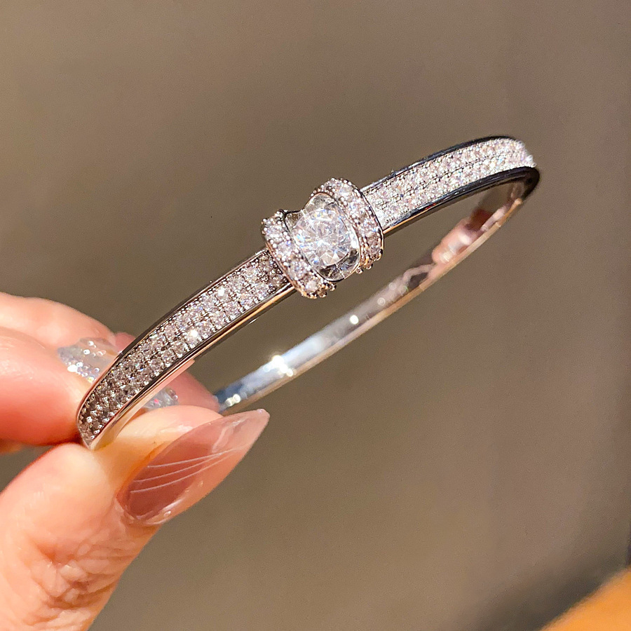 Luxury Brand Designer Jewelry 18K Real Gold Plated Diamond-Studded Oval Clasp Bracelet Vintage Palace Style Bracelet Light Luxury High-End Feel Women&