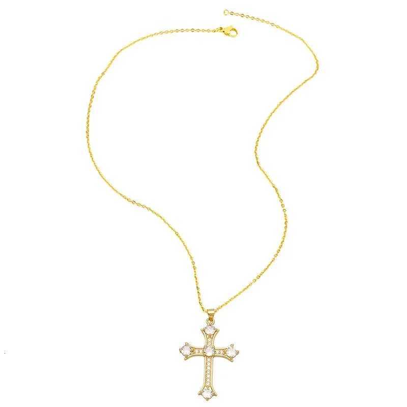 Huitan Hip Hop Cross Pendant Necklace with Crystal Cubic Zirconia Silver Color/Gold Color Neck Accessories for Women Hot Jewelry C251231
