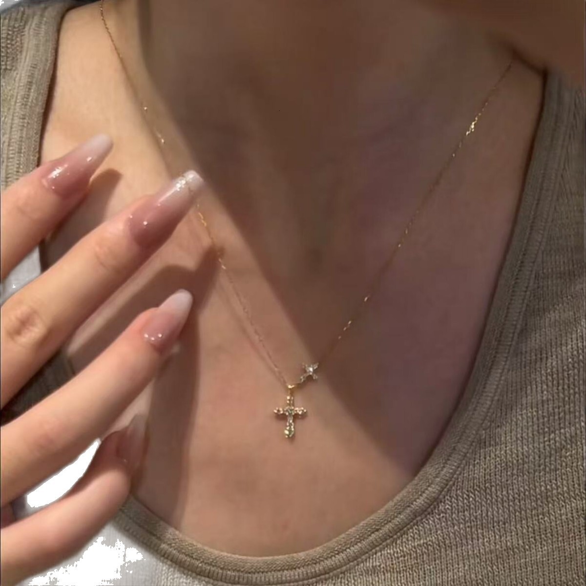 Luxury Brand Designer Jewelry Vintage Second-Hand Super Shiny Zircon Simple Cross Pendant Necklace Ins Style Thousand Gold Feel Collarbone Chain Light
