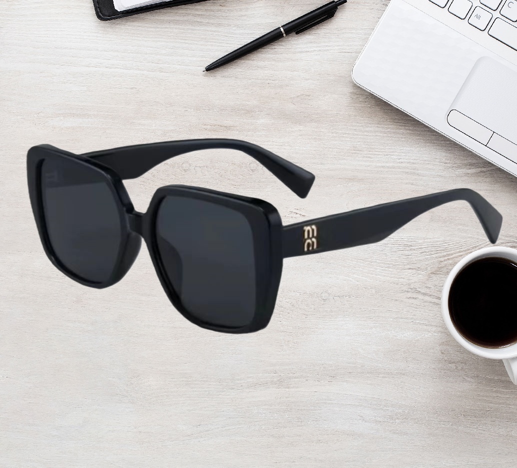 The new polarized sunglasses are of high quality, simple and comfortable. They are versatile business sunglasses and a must-have for trendy street style and travel