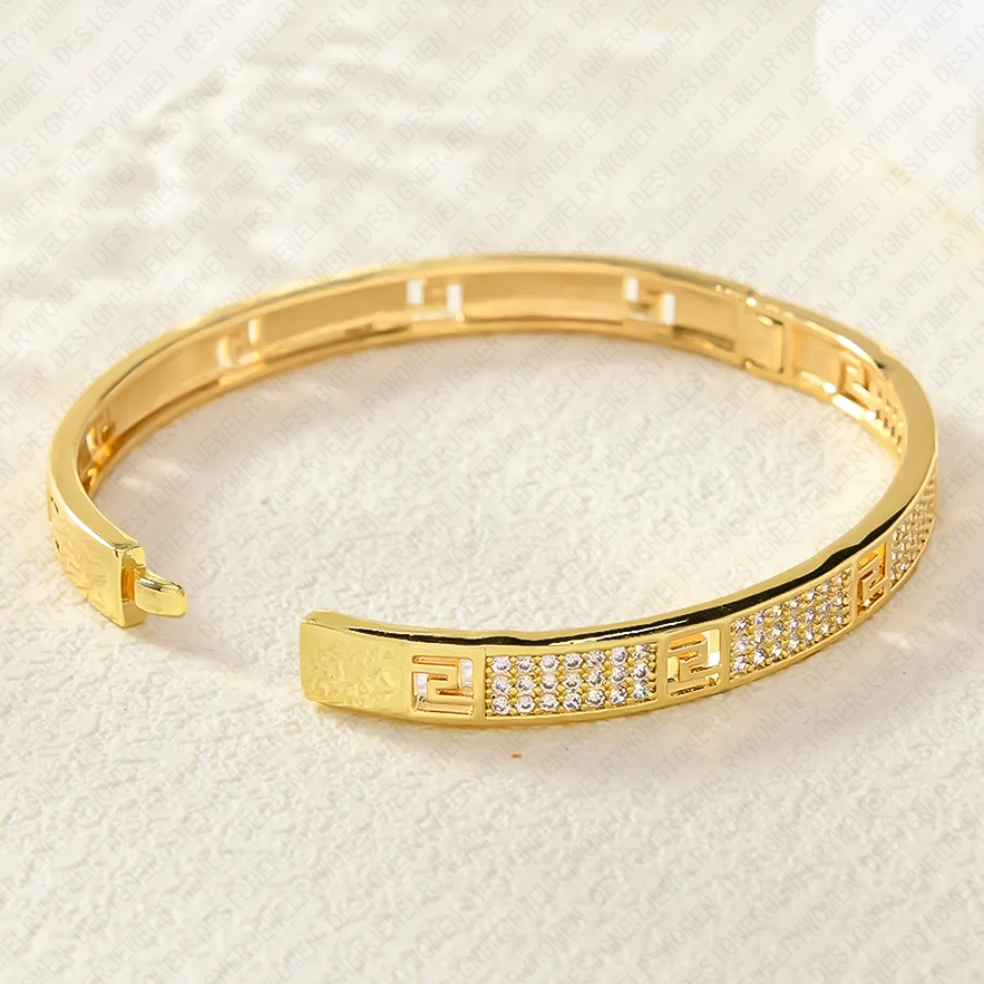 Designer Bracelet Bracelets for Women Gold Full Pave Bangle Geometric Hollow Bangles Luxury Jewlery Designer for Women Elegant Timeless Sparkling Gift