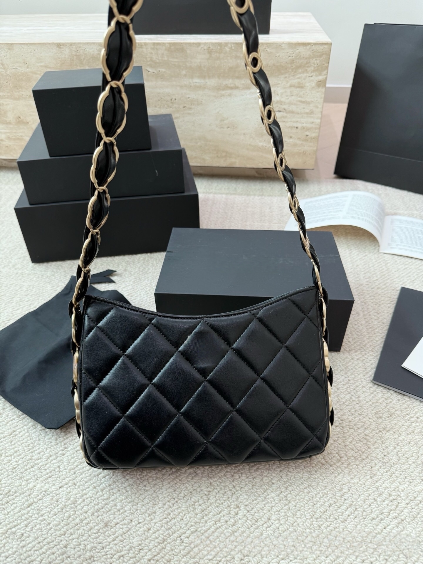 C12302 Round-neck, fitted, everyday wear top