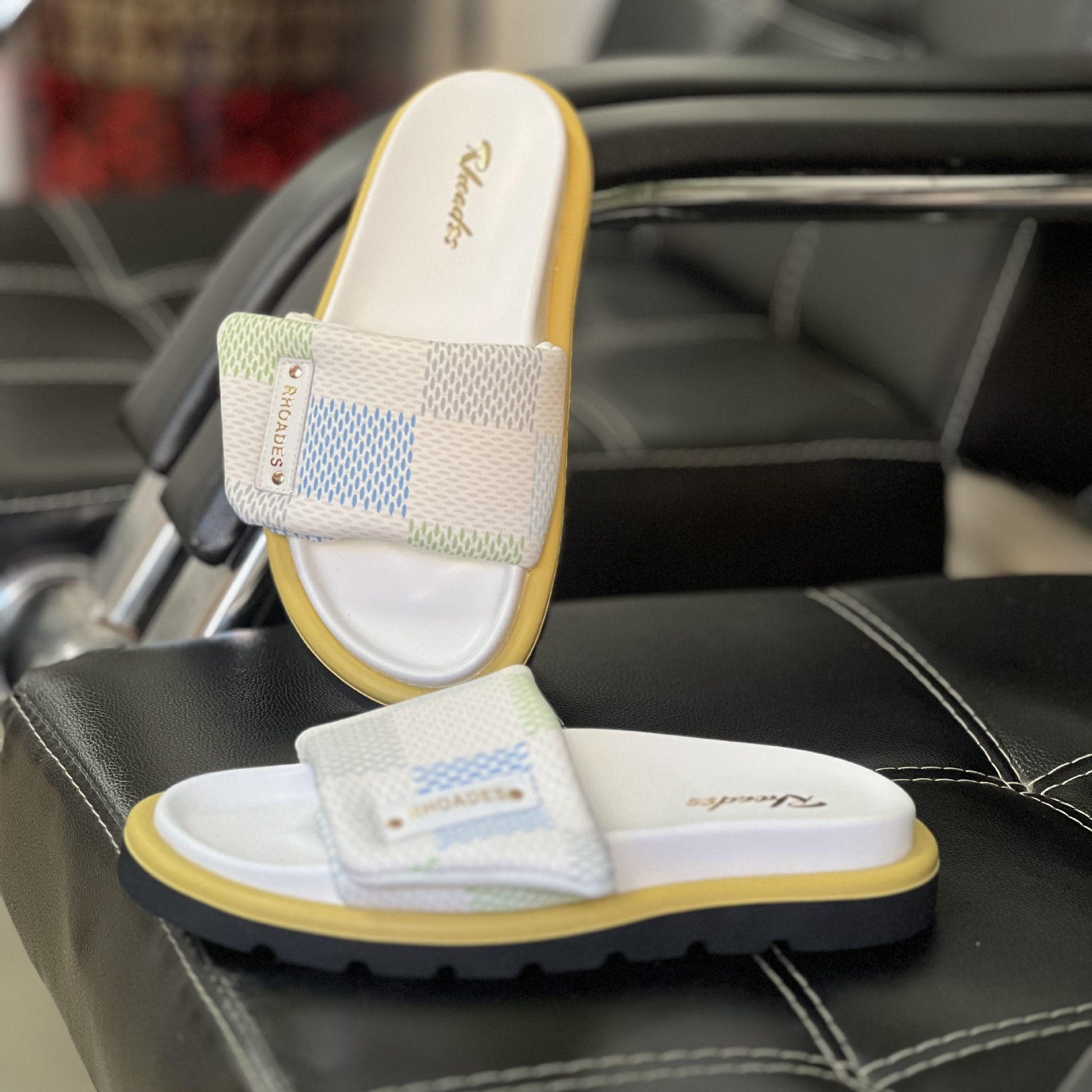 Free delivery Slippers Fashionable simple adjustable Velcro flat shoes one drag comfortable beach shoes