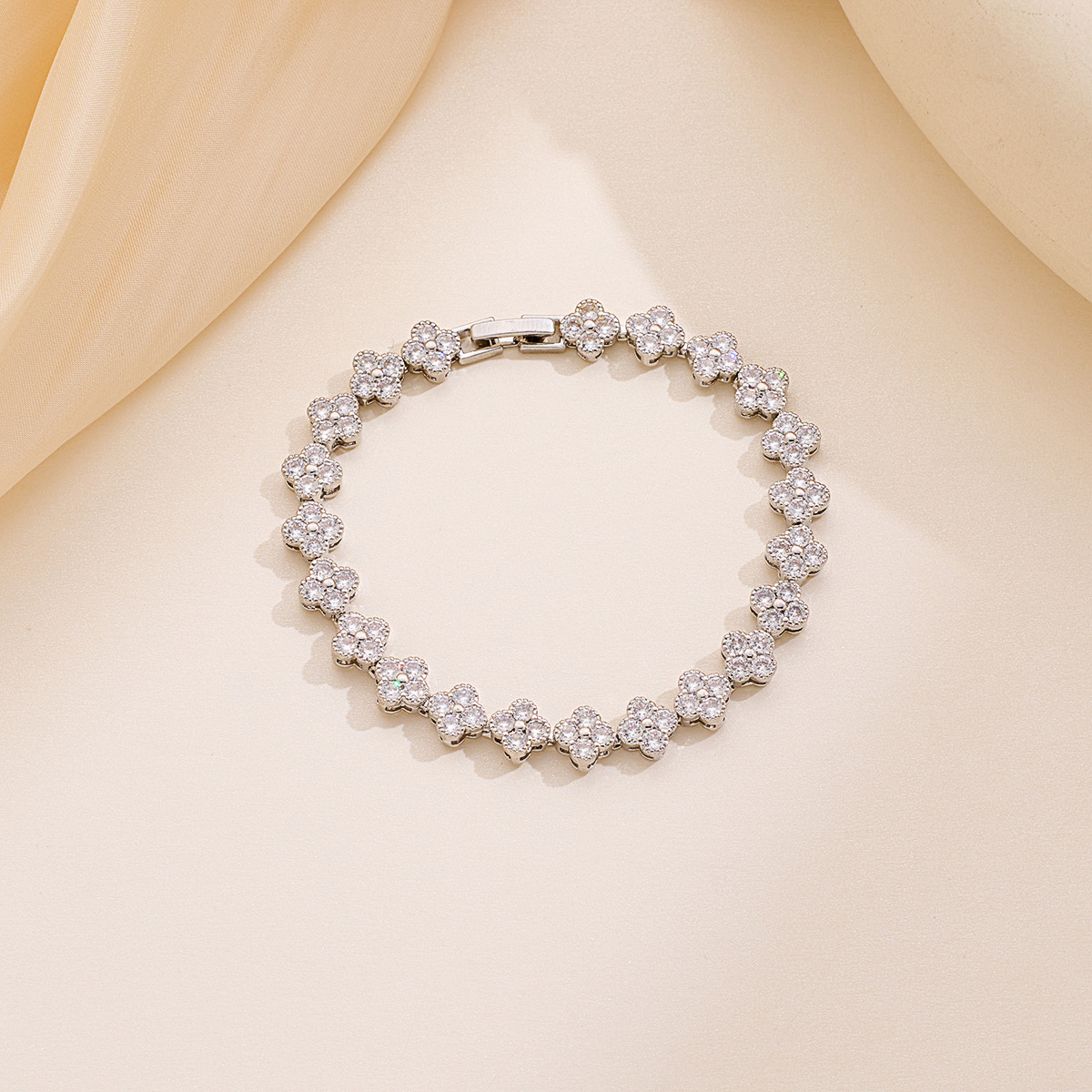 Free Shipping 2026 Four-Leaf Clover Bracelet for Women - Light Luxury Colorful Zircon Niche Non-Fading Daily Commute Essential