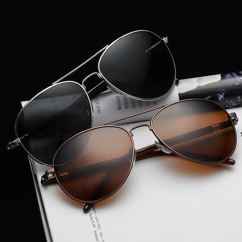 Designers Sunglass New Men's 209 Metal Spring Leg European and American Retro Polarized Sunglasses - view 3