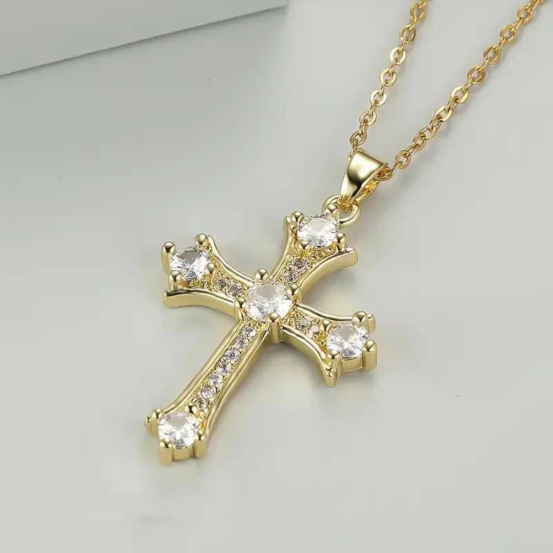 Huitan Hip Hop Cross Pendant Necklace with Crystal Cubic Zirconia Silver Color/Gold Color Neck Accessories for Women Hot Jewelry C251231