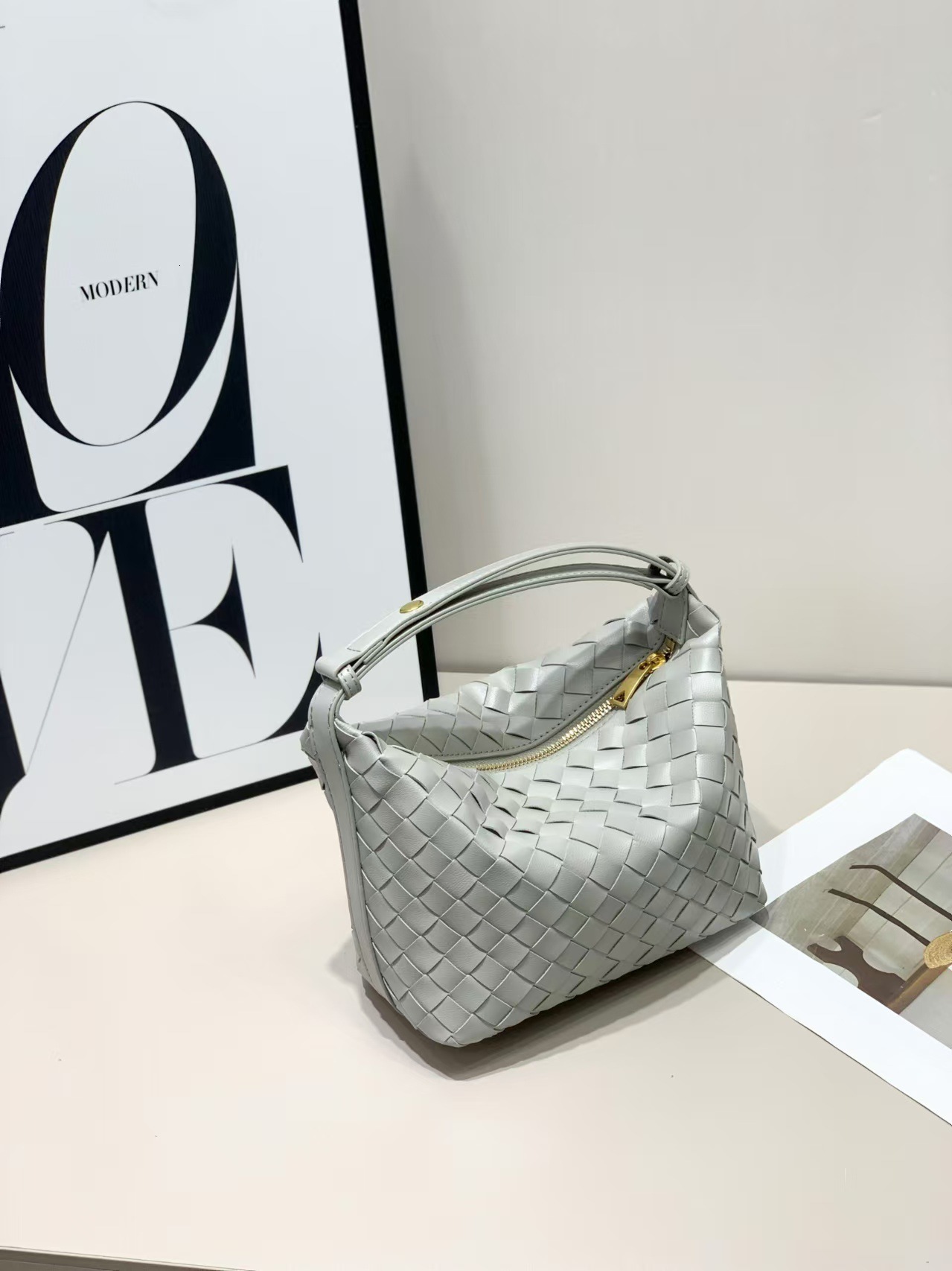 Luxury Designer Handbag Fashion Multifunctional Woven Bag New Retro Bag Fashionable Armpit Bag Shopping Basket Womens Bag