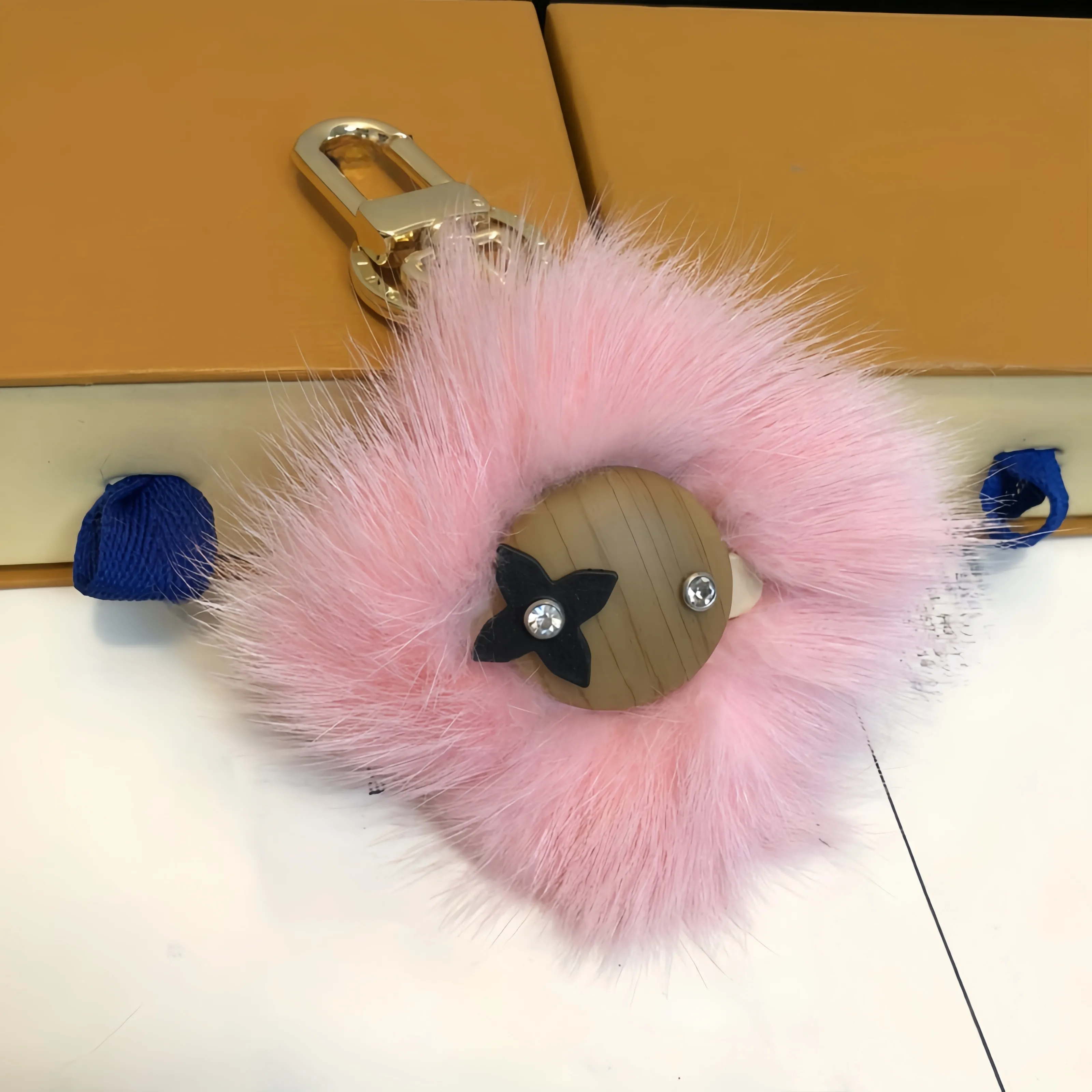 Designer Keychain Classic exquisite fashion Luxury Keychain High quality Unisex leather bag Lanyard Gold Plated Keychain Car Keychain cartoon with letters top025