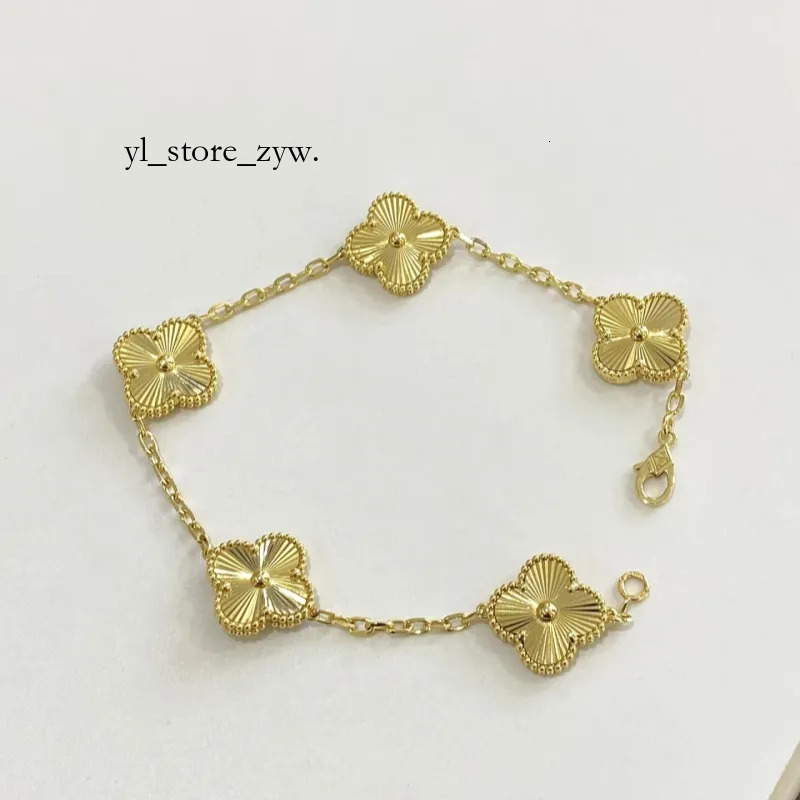 Vanlys Cleeflys bracelet high quality designer aaaaa clover logo jewelry Classic Fashion 18K Gold Onyx Shell Ladies 2026 new luxury vandesigner cleef bracelet 6f7