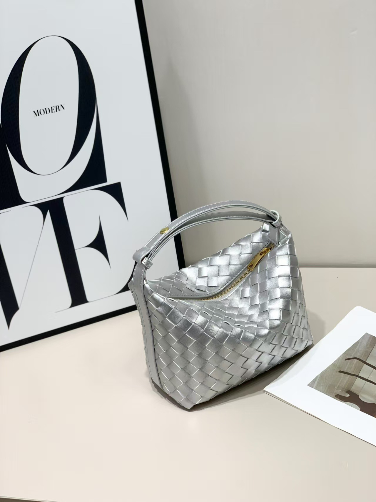 Luxury Designer Handbag Fashion Multifunctional Woven Bag New Retro Bag Fashionable Armpit Bag Shopping Basket Womens Bag