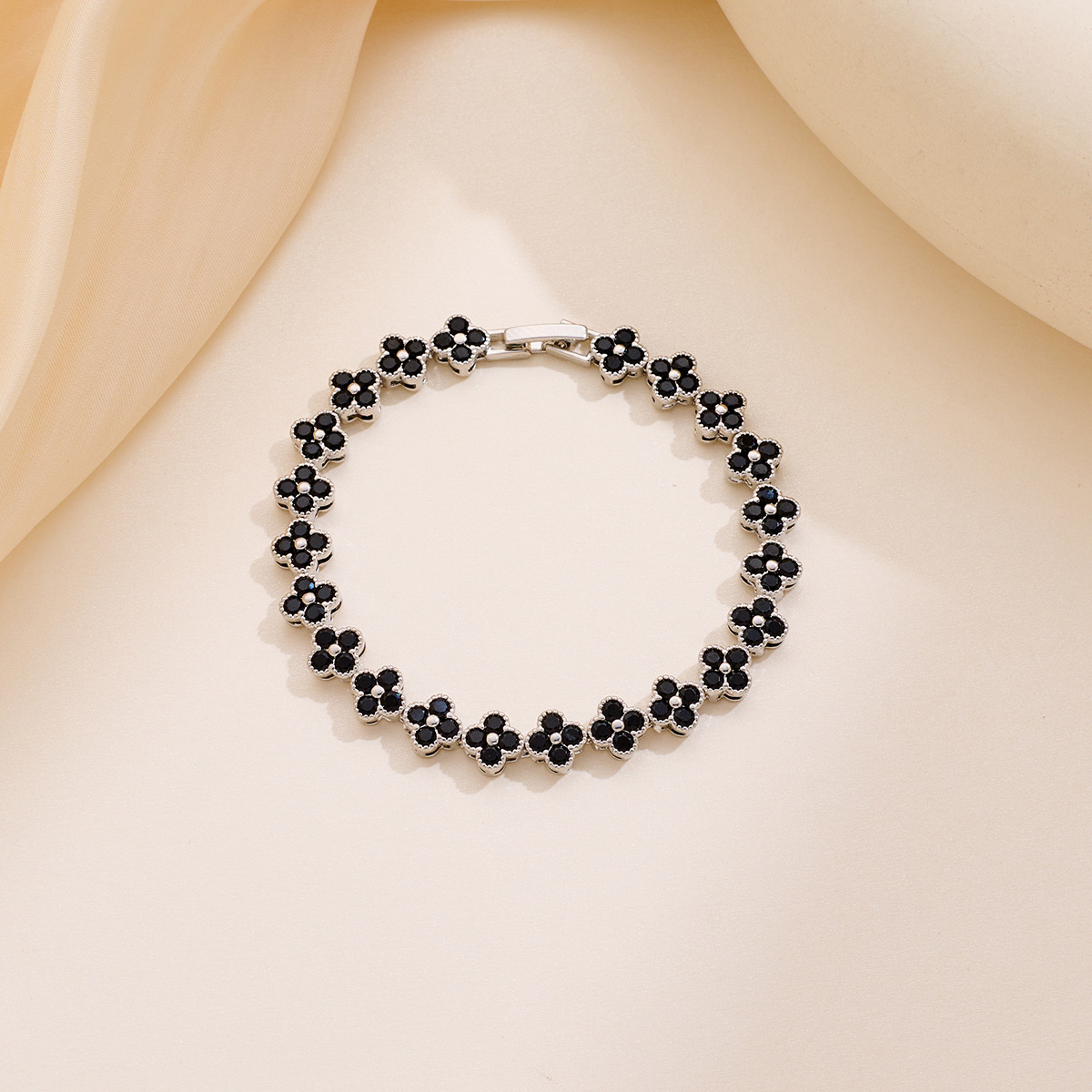 Free Shipping 2026 Four-Leaf Clover Bracelet for Women - Light Luxury Colorful Zircon Niche Non-Fading Daily Commute Essential
