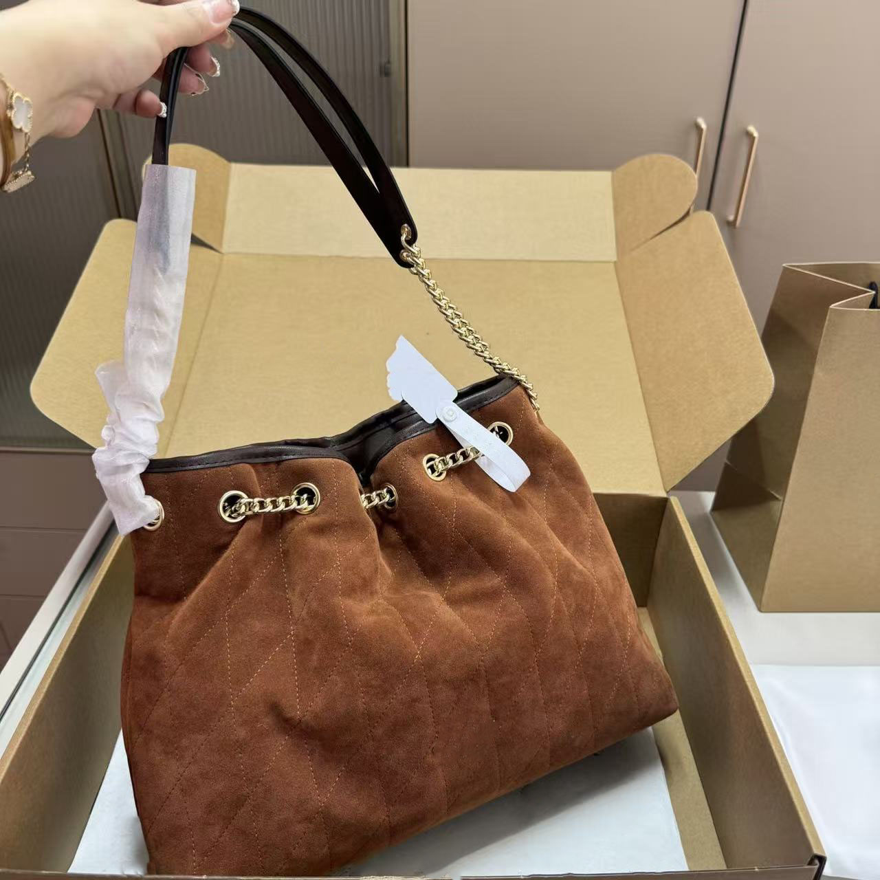 2026 10A Designer bag bucket bag suede bag shoulder bag luxury bag tote bag for women Fashion Chain top quality genuine leather bag extended chain brown bag