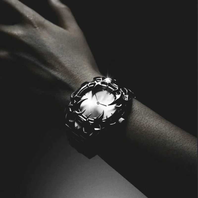 Fashion Claw-Shaped Mens Quartz Watch with Removable Interchangeable Dials Niche Vintage Quirky-Style Womens Watches Punk 251229