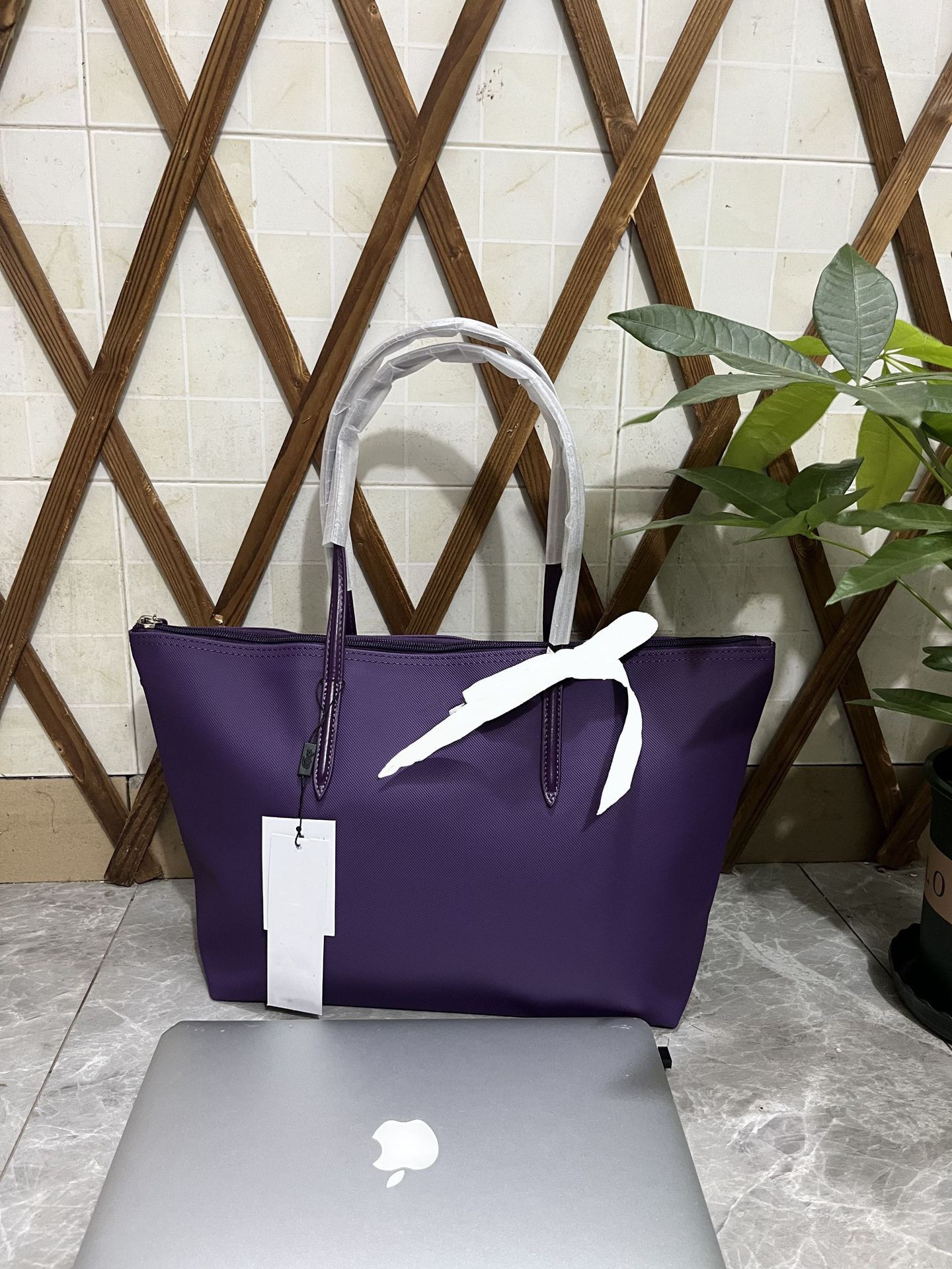 Brand New Large French-Style Alligator-Print Tote Bag with Ample Capacity, Suitable for Handheld, Carry-on, Shoulder, and Crossbody Use