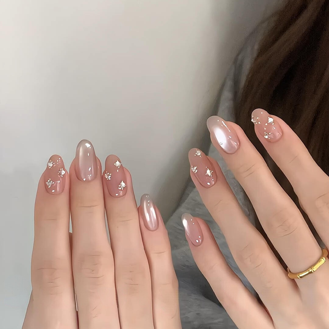 Premium Crafted Short Wearable Nails Stylish White Cat Eye Finish