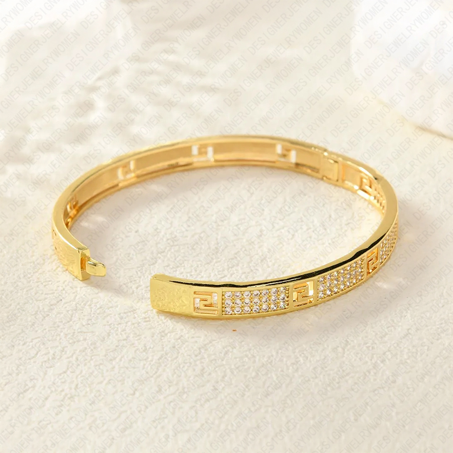 Designer Bracelet Bracelets for Women Gold Full Pave Bangle Geometric Hollow Bangles Luxury Jewlery Designer for Women Elegant Timeless Sparkling Gift