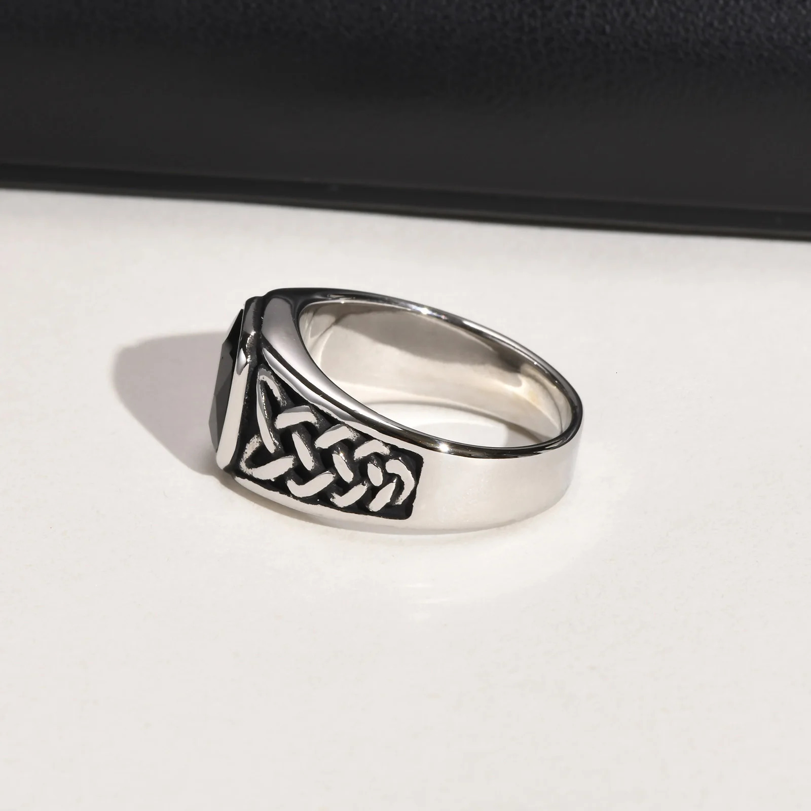 Punk Vintage Ethnic Rings for Men Retro Viking Knot Rune Finger Band Black Geometric Square Stone Signet Ring Jewelry 250701