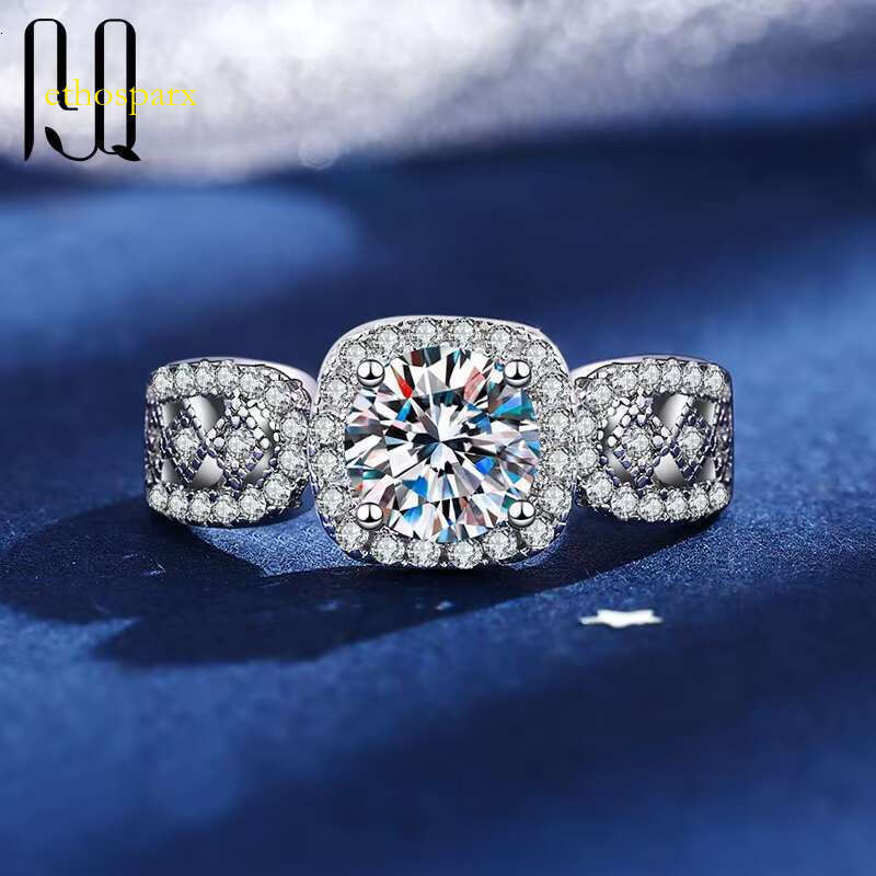 PYQ 1ct Luxurious Sterling Sier Round Brilliant Cut Moissanite Ring Fine Fashion Accessory