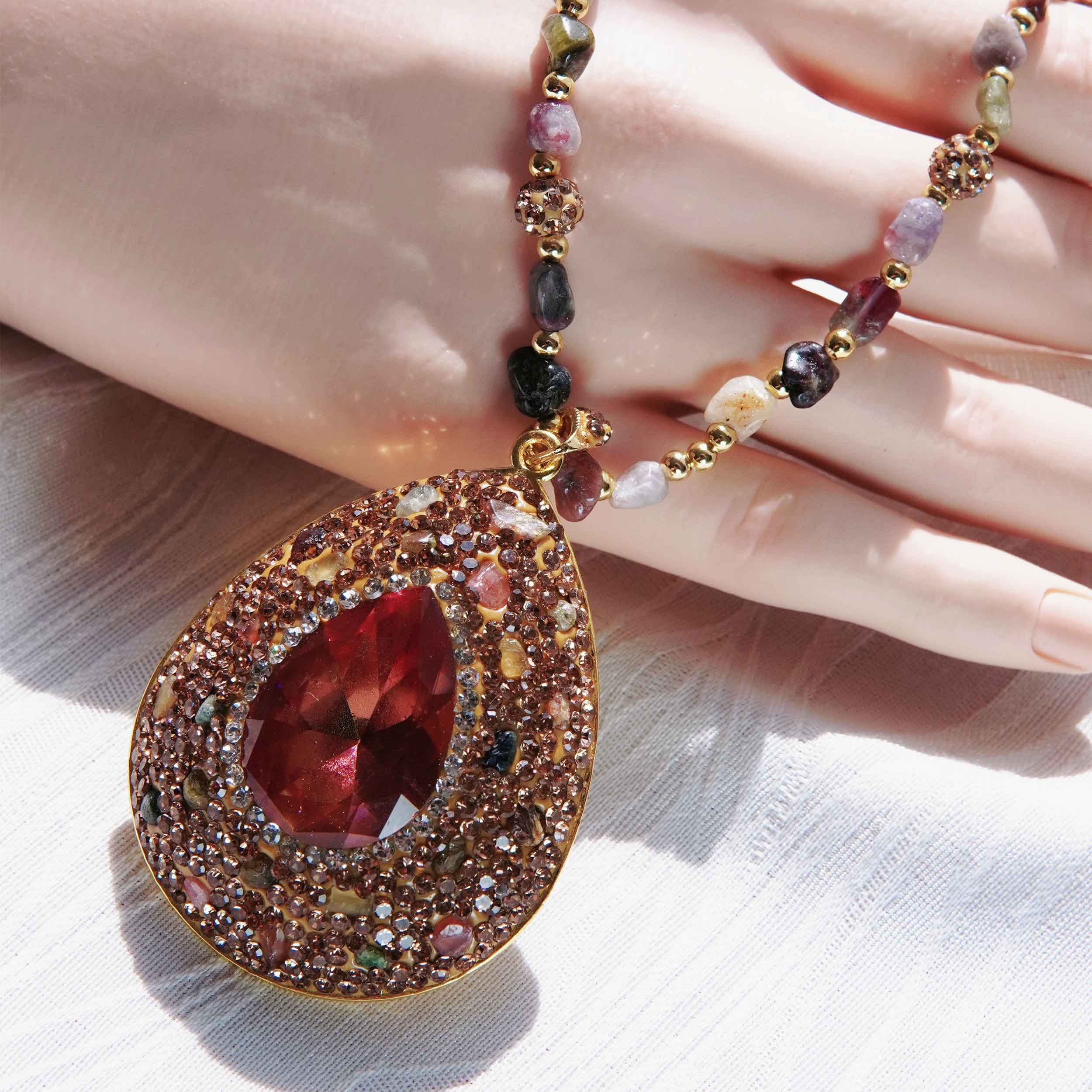 Burning China is a light and luxurious natural tourmaline necklace with a high sense of design, such as a ring earring necklace.