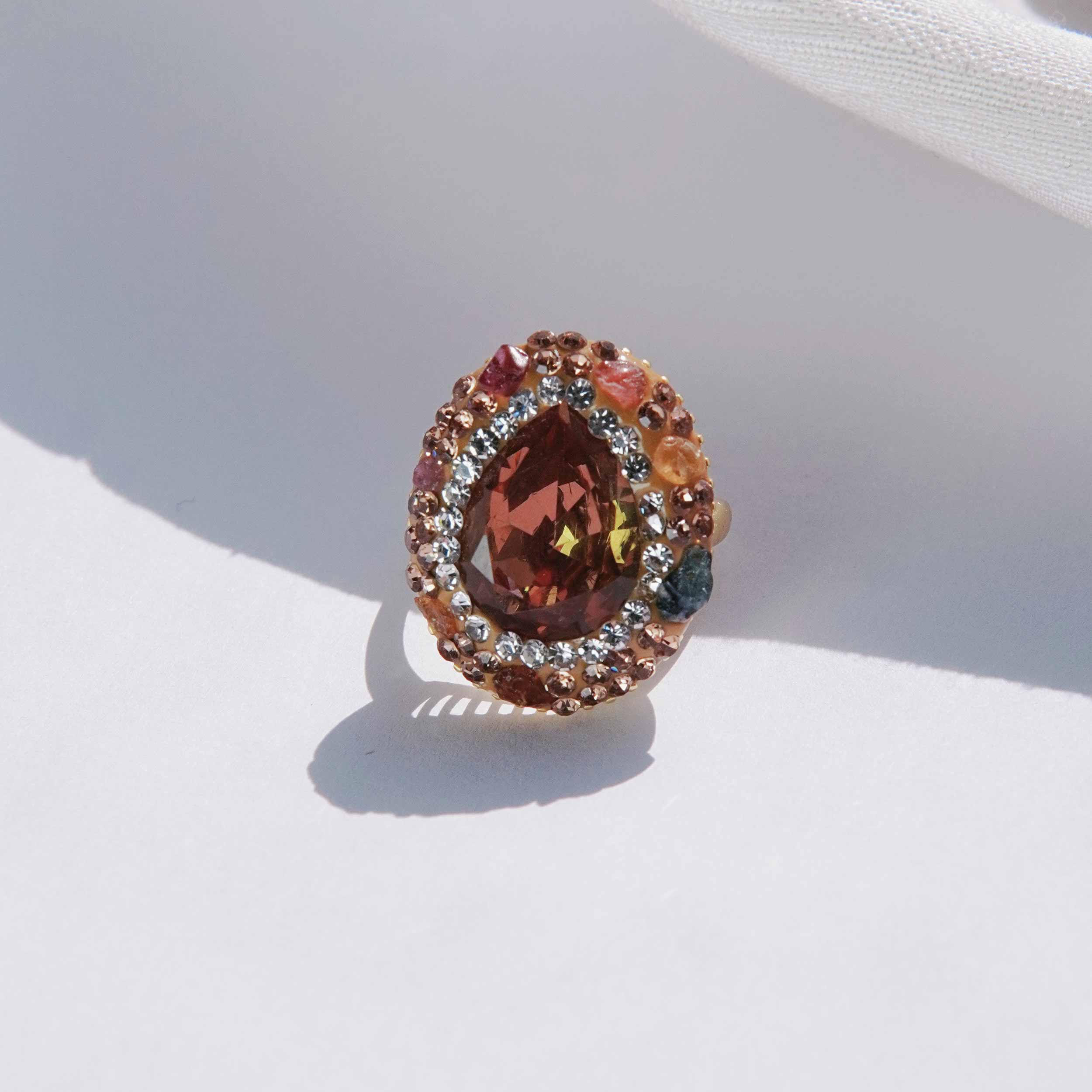 Burning China is a light and luxurious natural tourmaline necklace with a high sense of design, such as a ring earring necklace.