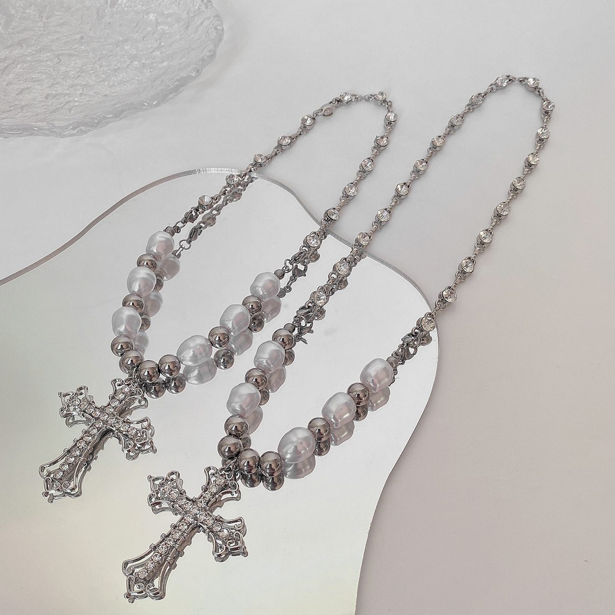 2025 New Designer Necklace For Women Full Diamond Cross Pendant Pearl Patchwork Long And Short Necklaces Niche Design Hip-hop Fashion Sweater Chain