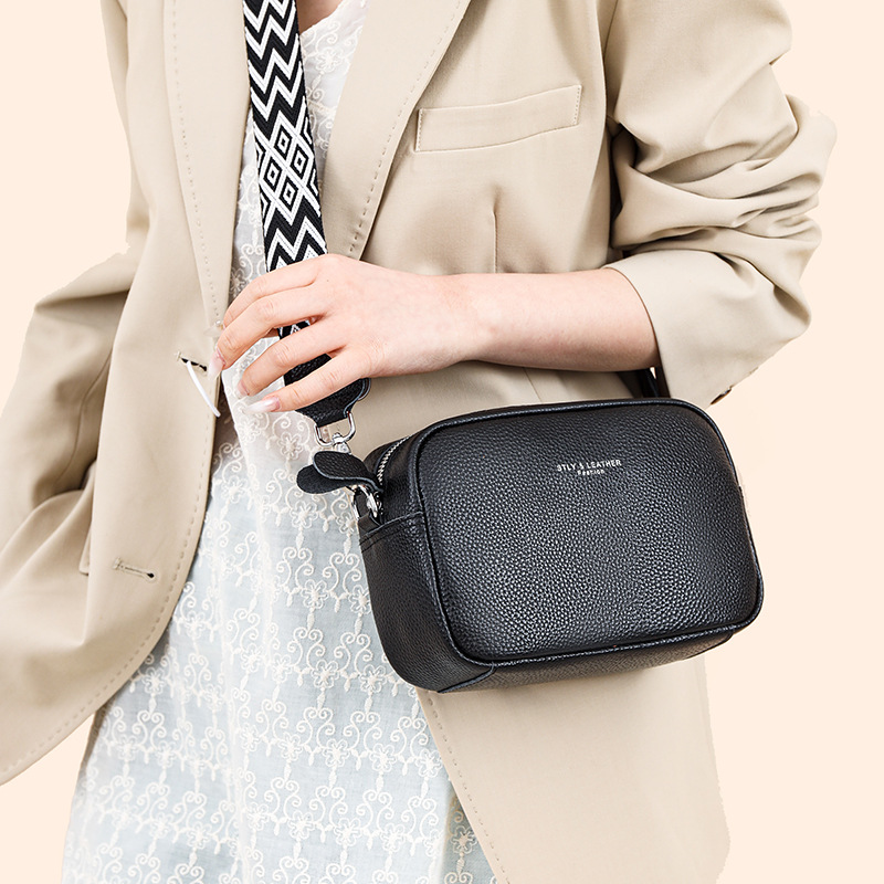 Head layer cowhine small square bag commuting texture crossbody bag bag spring style senior sense all build shoulder bag woman