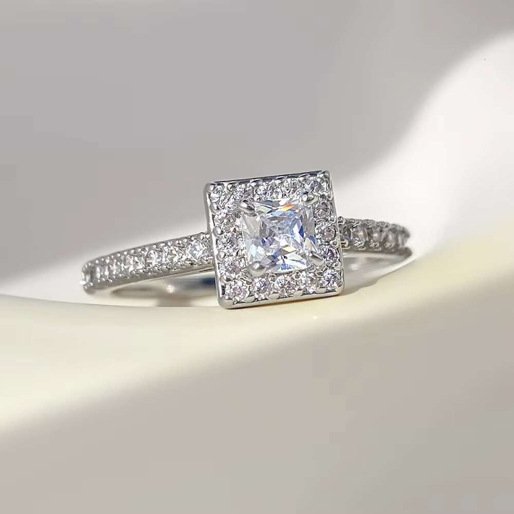 Lovers Womens 925 Sterling Silver Halo Ring Hot Selling Vintage Rhodium 14K Gold Plated Zircon Weddings Engagements Party Gifts