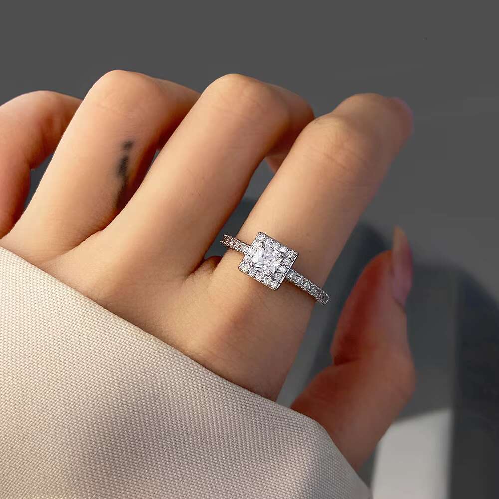 Lovers Womens 925 Sterling Silver Halo Ring Hot Selling Vintage Rhodium 14K Gold Plated Zircon Weddings Engagements Party Gifts