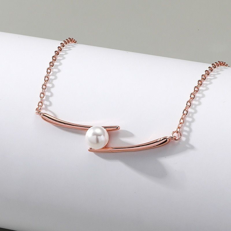 2025 New Designer Style Fashion Necklace Niche Design Creative Personality Necklace Ins Internet Celebrity Women's Clavicle Chain Exquisite Neckl