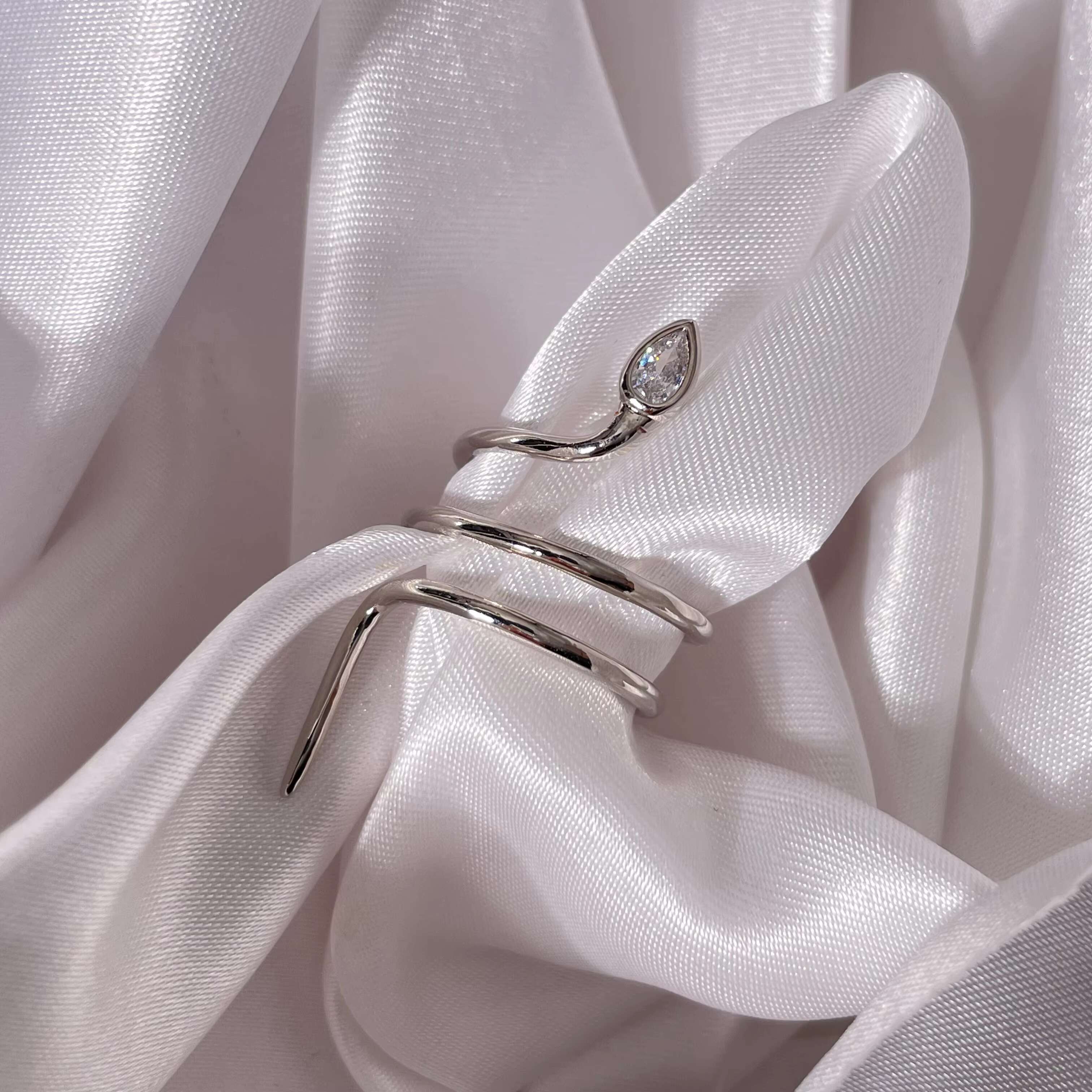 TIKTOK 925 Sterling Silver Snake Finger Ring Cute Sexy Twist Design Vintage Rhodium 14K Gold Plated Zircon for Weddings Gifts