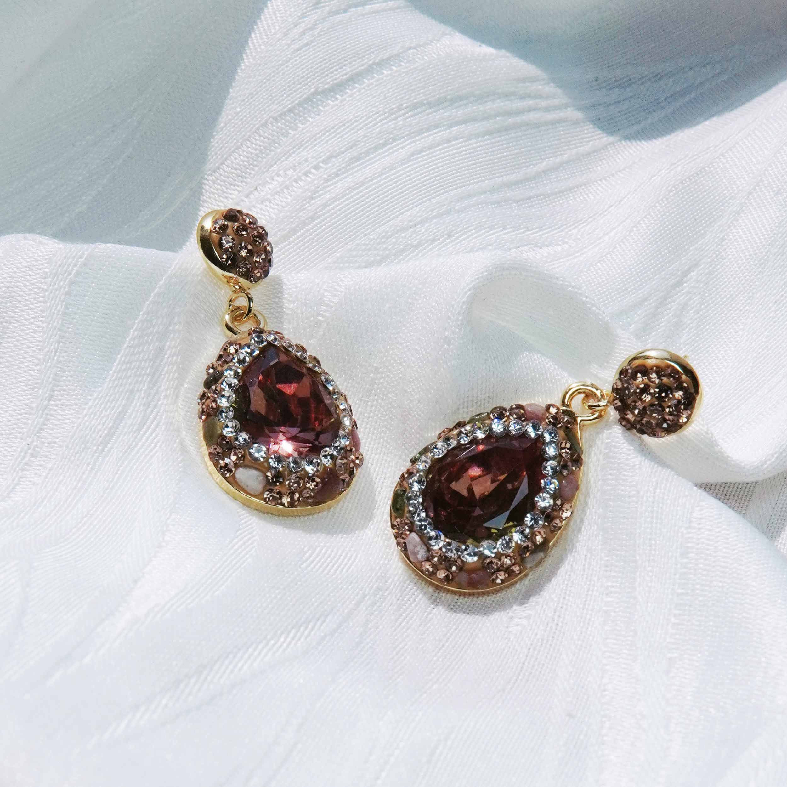 Burning China is a light and luxurious natural tourmaline necklace with a high sense of design, such as a ring earring necklace.