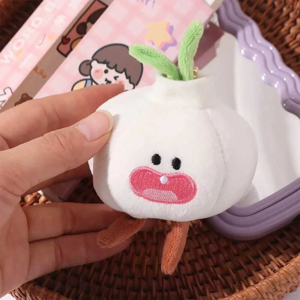 Plant Key Ring Garlic Plush Doll Unique Veggie Key Ring Vegetable Keychain Cartoon Cute Funny Garlic Pendant Bags and Keys V250701