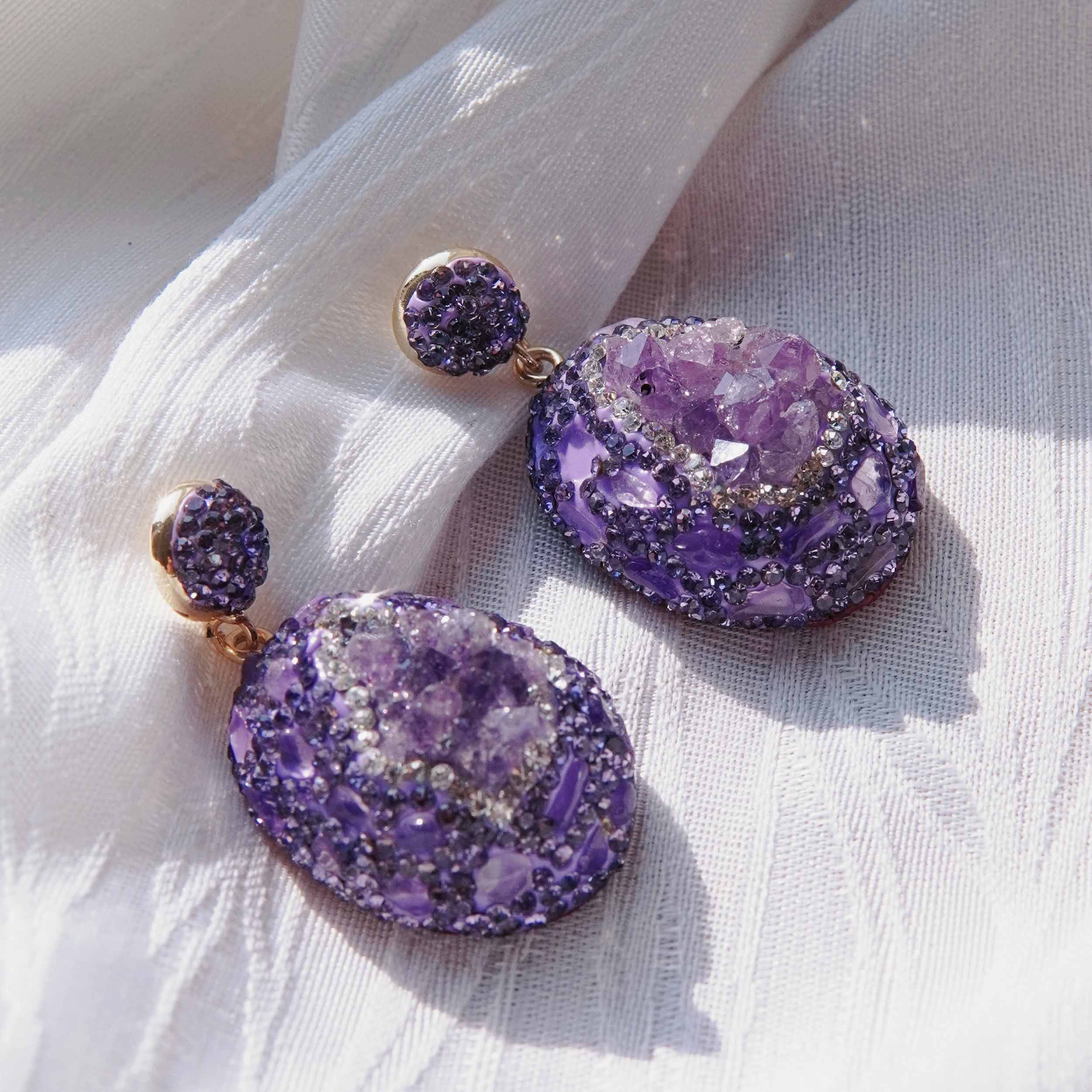 Burning Chinese Uruguayan amethyst energy jewelry set is light and luxurious. Natural amethyst fresh water pearl shell ring earrings necklace.