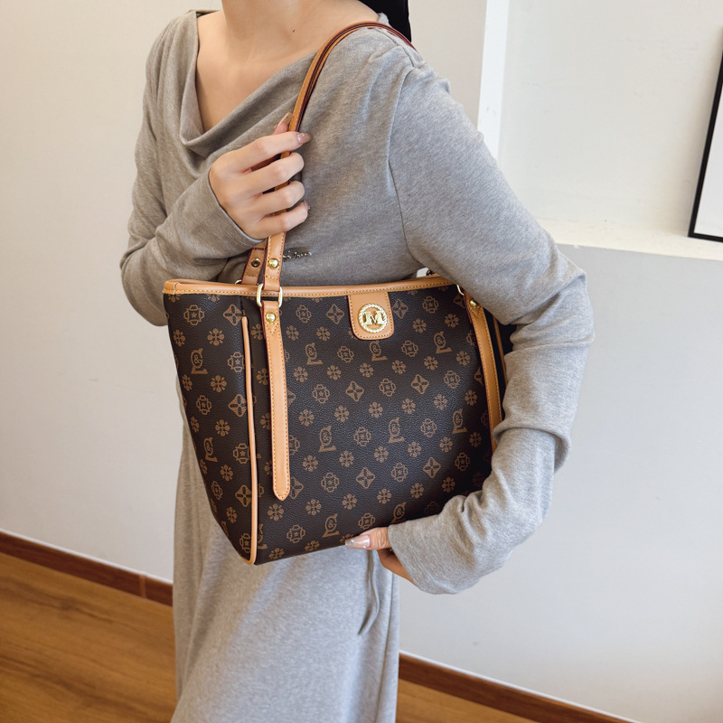 Designer Bag Luxury Bag Designer Free Shipping Shoulder New Women Shoulder Bag S Large Capacity Versatile Handheld Commuter Tote Apricot