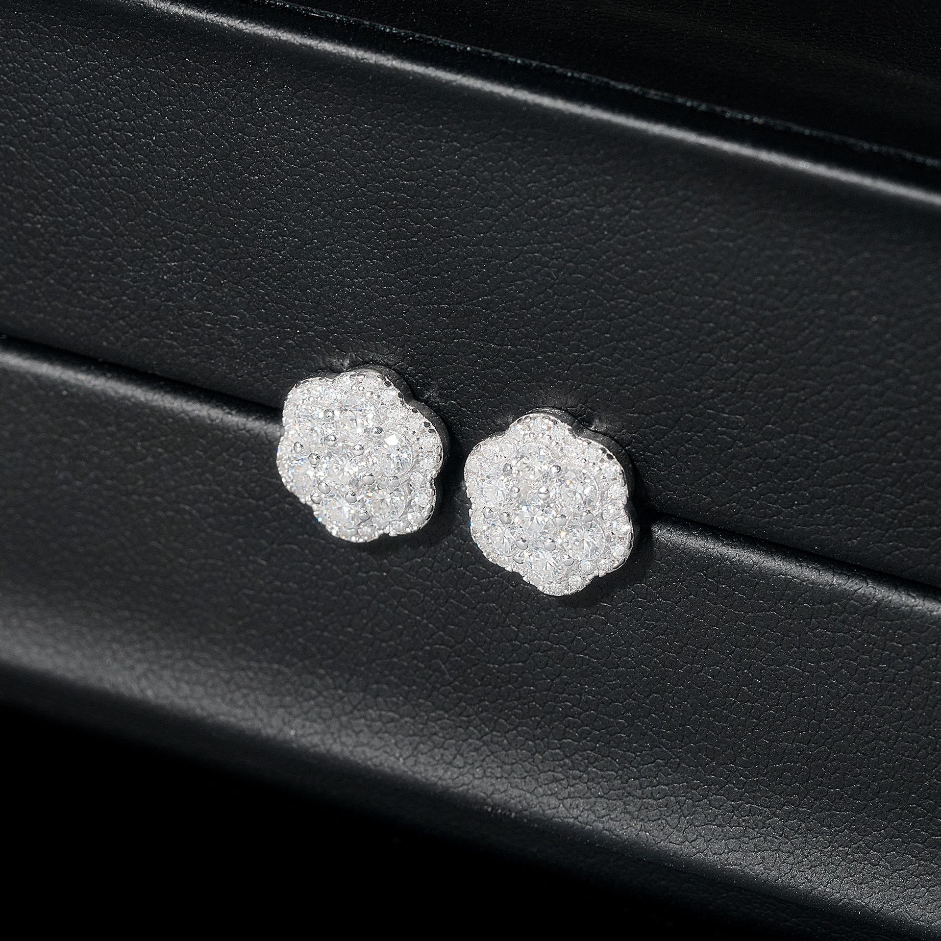 High Quality 925 Sterling Silver Flower Iced Out Diamond Hip Hop Screw Back Moissanite Stud Earrings