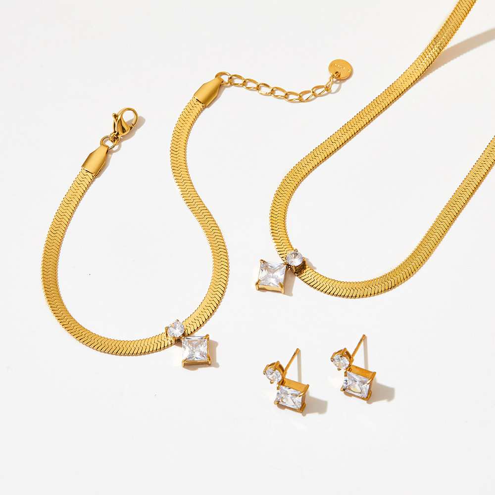 European and American Blogger Single Diamond Rhombus Zircon Stainless Steel Clavicle Chain Women Color-Retaining Flat Snake Bone Bracelet Jewelry Fact