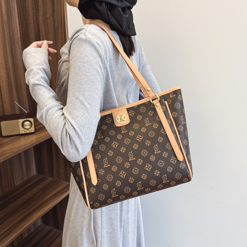 Designer Bag Luxury Bag Designer Free Shipping Shoulder New Women S Large Capacity Versatile Handheld Commuter Shoulder Bag Tote Coffee