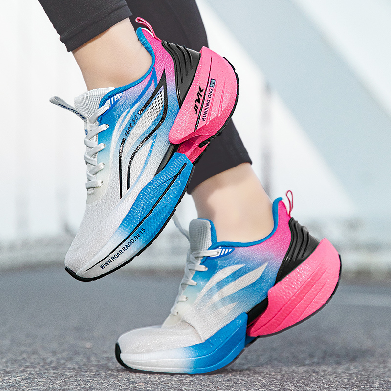 Outdoor Performance Sneakers for All Seasons Lightweight Mens/Womens Hiking Boots Featuring Ventilation