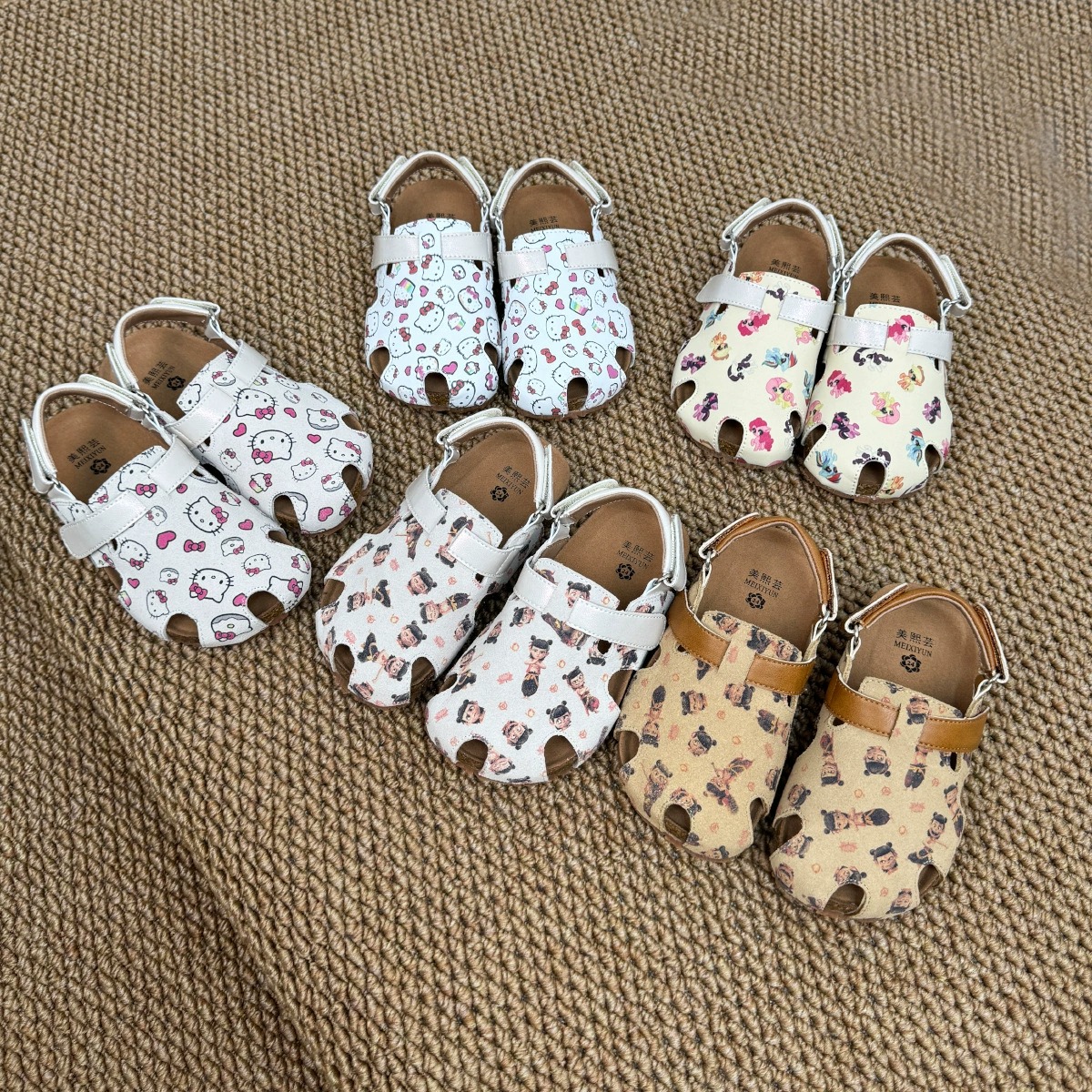 Kids Sandals Cartoon Soft Soled Beach Shoes Toddlers Boys Girls Sandal Children Youth Pink Green Yellow White Brown B8JM# z250708X533