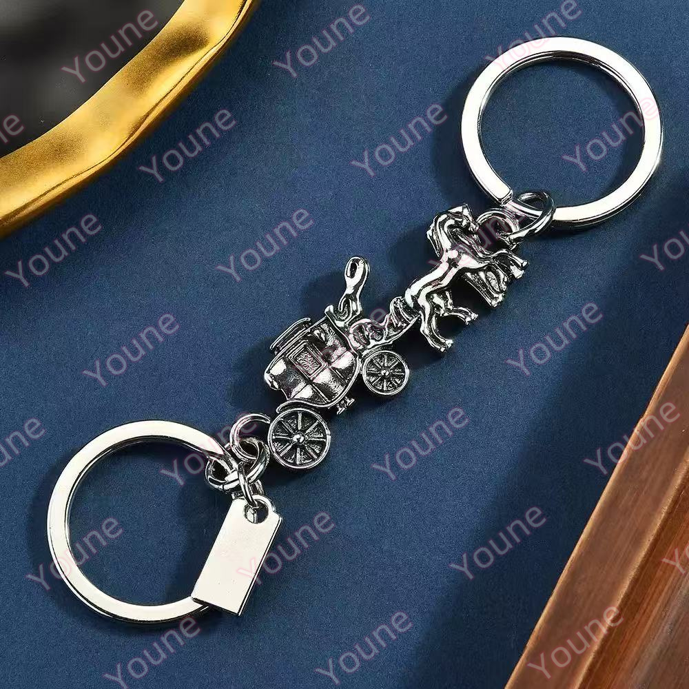 Fashionable Carriage Keychain Metal Pendant Bag Charm for Womens Handbags Car Key Ring L250928JJP2
