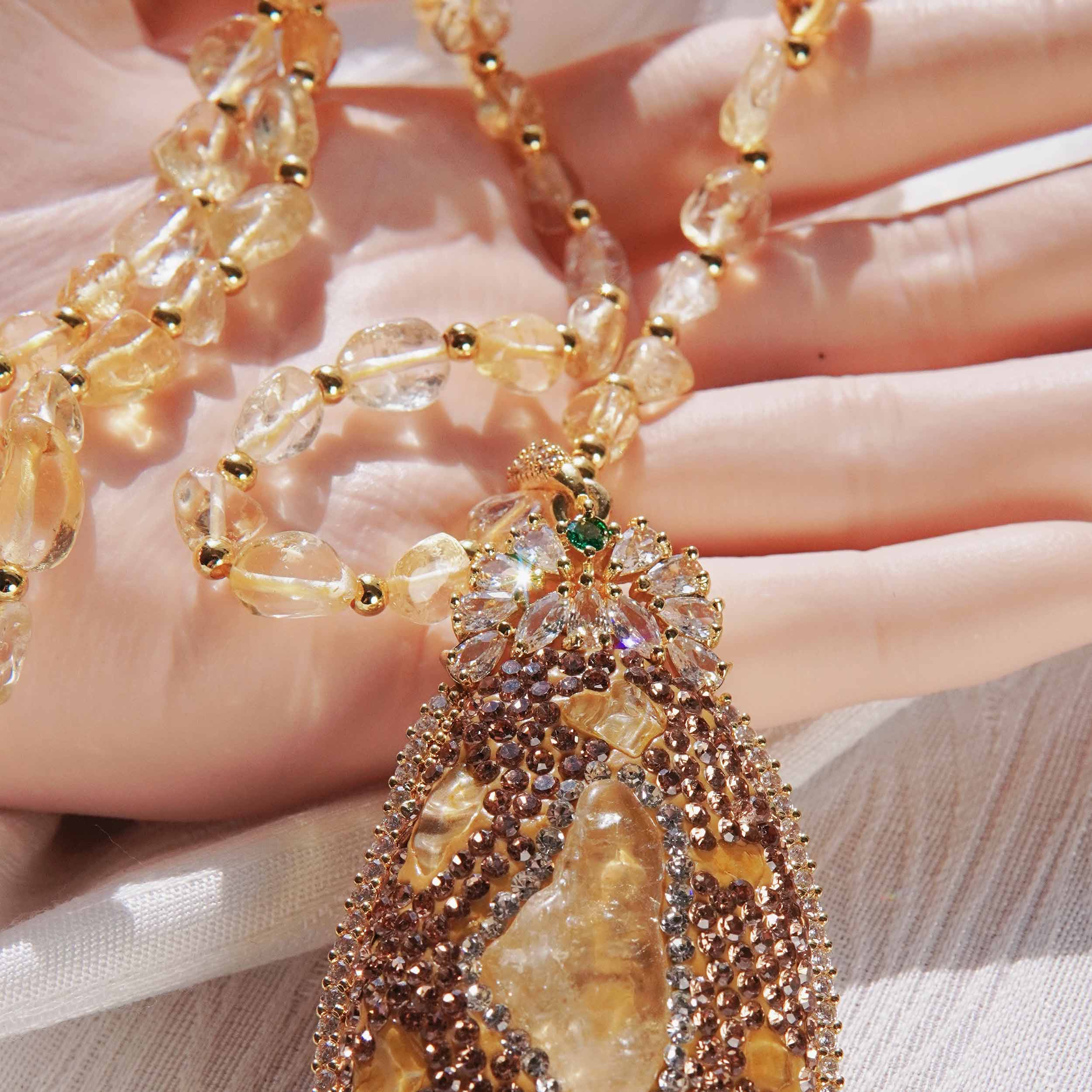 Kun Yuan is a drop-shaped citrine energy jewelry set with light and luxurious natural citrine design and high fashion ring earrings necklace.