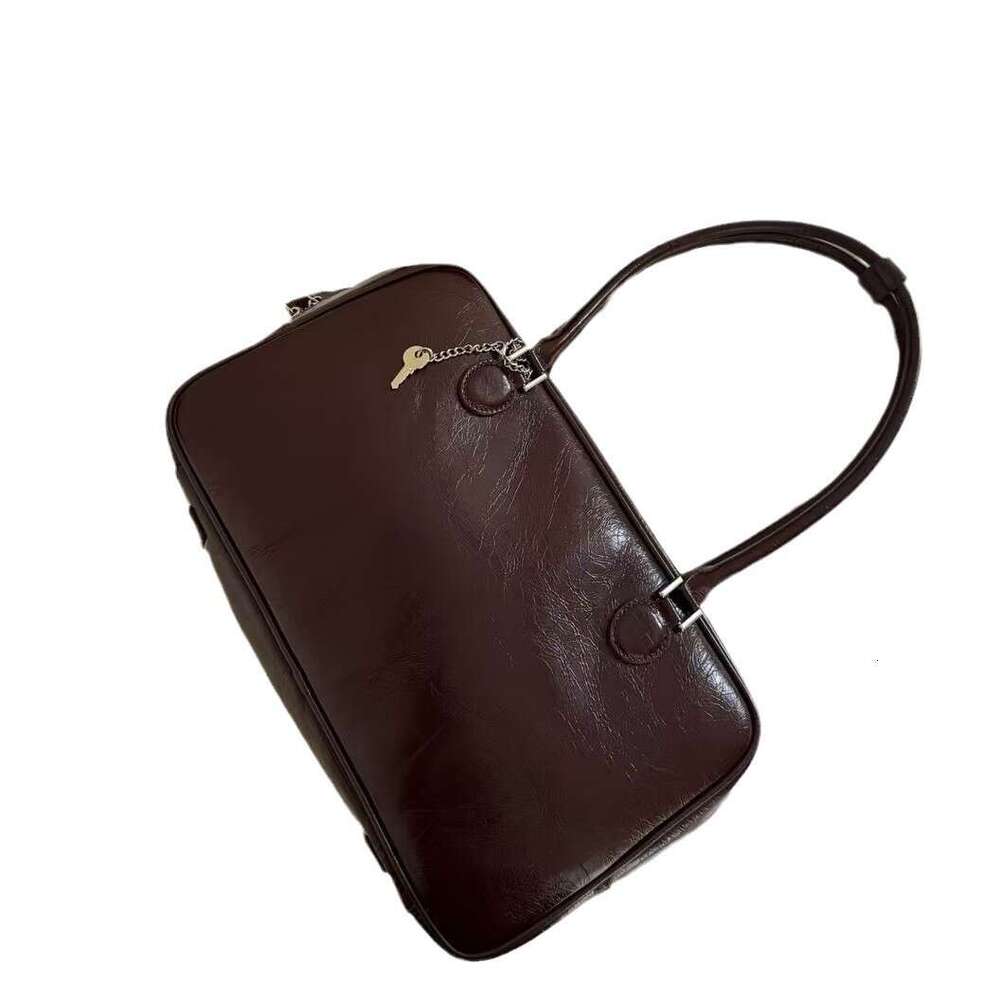 Oil Wax Cowhide Underarm Style Niche Bowling Large Capacity Commuter Shoulder Tote Bag for Women