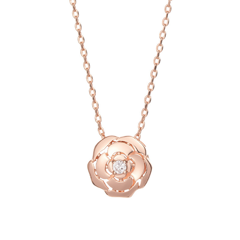 The 2025 New Designer Camellia Necklace Features A Women's Fashion Style With A Niche Design A Hoodie And A High End Fashion Necklace