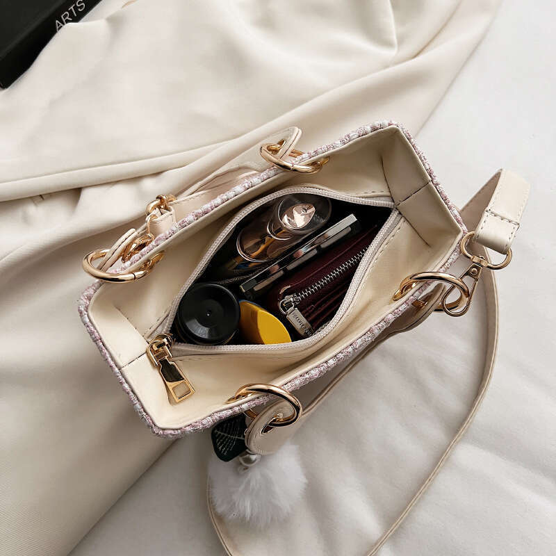 2025 New Plaid Handbag for Women, Small Square with High-end Fashion, Princess Diana Style Crossbody Bag Wholesale