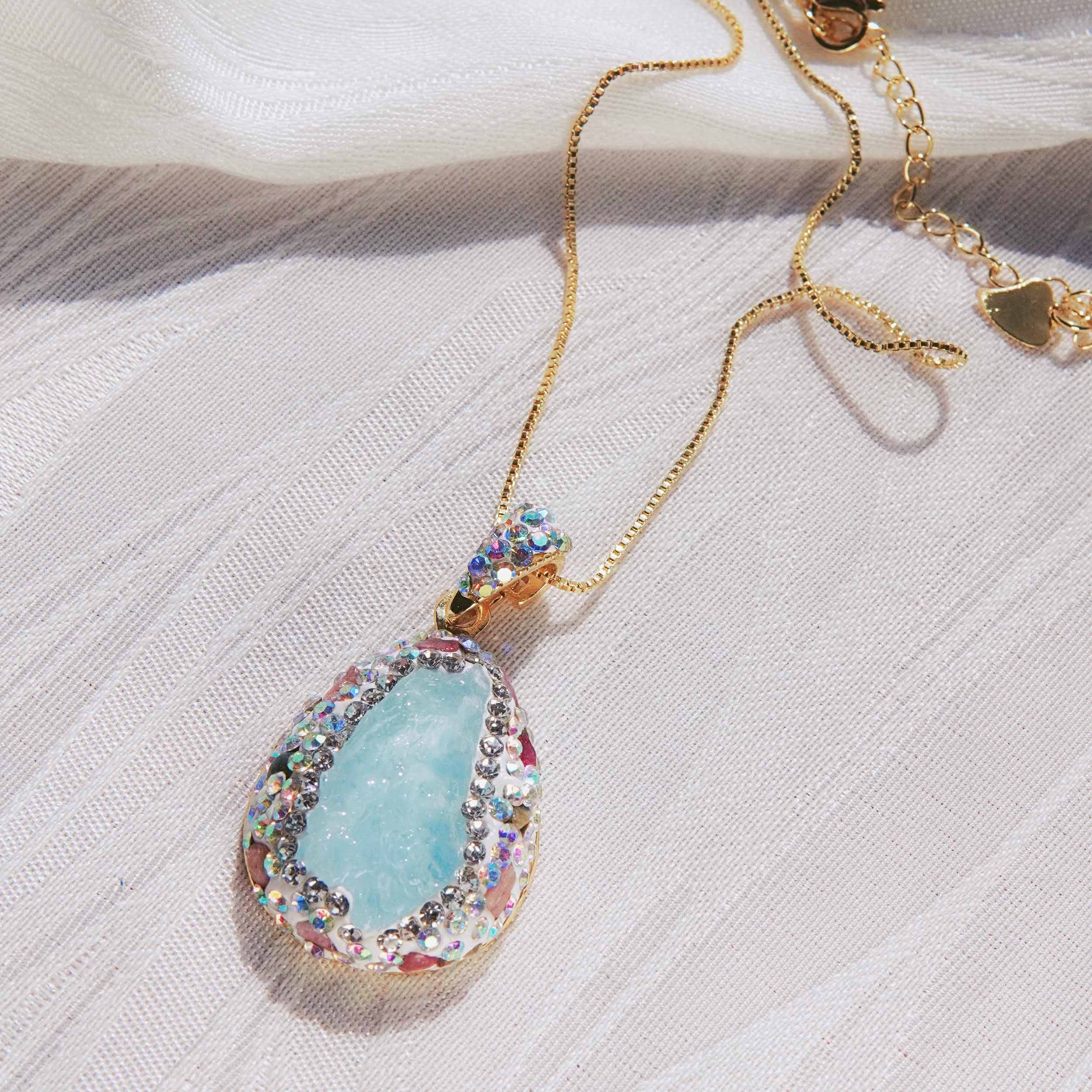 Haipo is a natural aquamarine energy jewelry set, which is light and luxurious. The natural tourmaline necklace has a high sense of design, ring earri