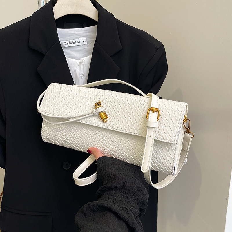 Free shipping designer bags Free Shipping Designer New Woven Baguette Crossbody Textured Retro Simple Shoulder Bag Women's Dinner Handbag