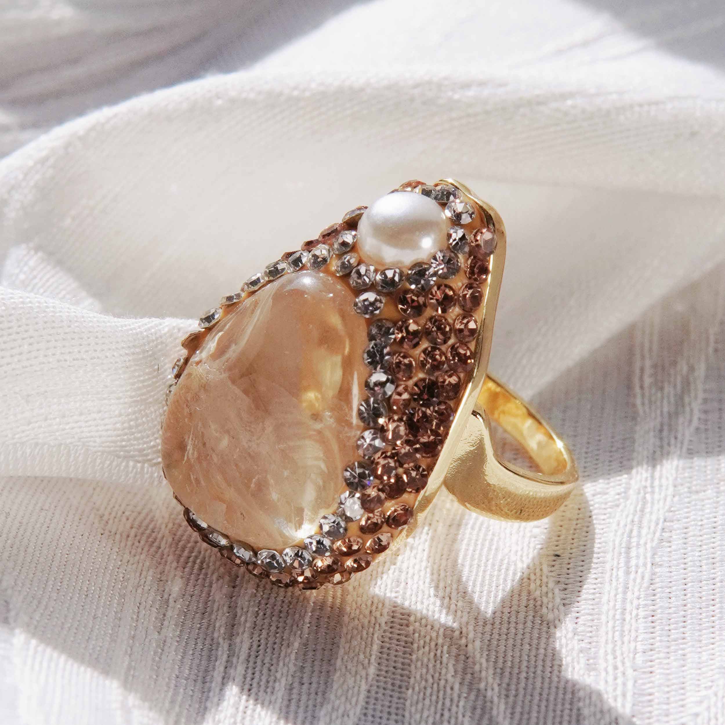 Kun Yuan is a light and luxurious natural citrine fresh water pearl shell ring earring necklace with sunflower citrine energy jewelry set.