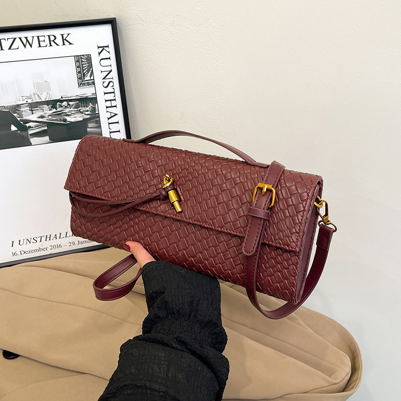 Free shipping designer bags Free Shipping Designer New Woven Baguette Crossbody Textured Retro Simple Shoulder Bag Women's Dinner Handbag